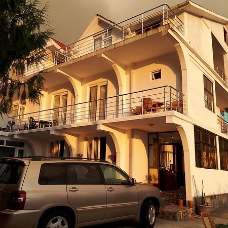 فندق Rezo'S House كفارياتي المظهر الخارجي الصورة