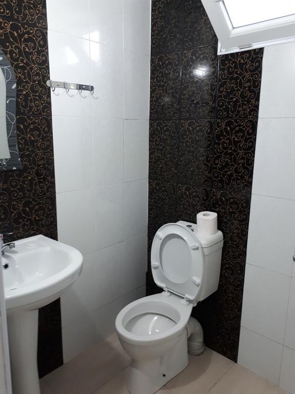 فندق Rezo'S House كفارياتي المظهر الخارجي الصورة