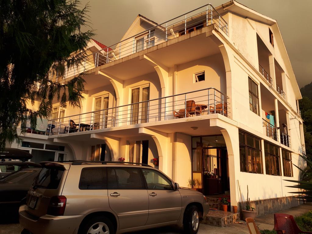 فندق Rezo'S House كفارياتي المظهر الخارجي الصورة