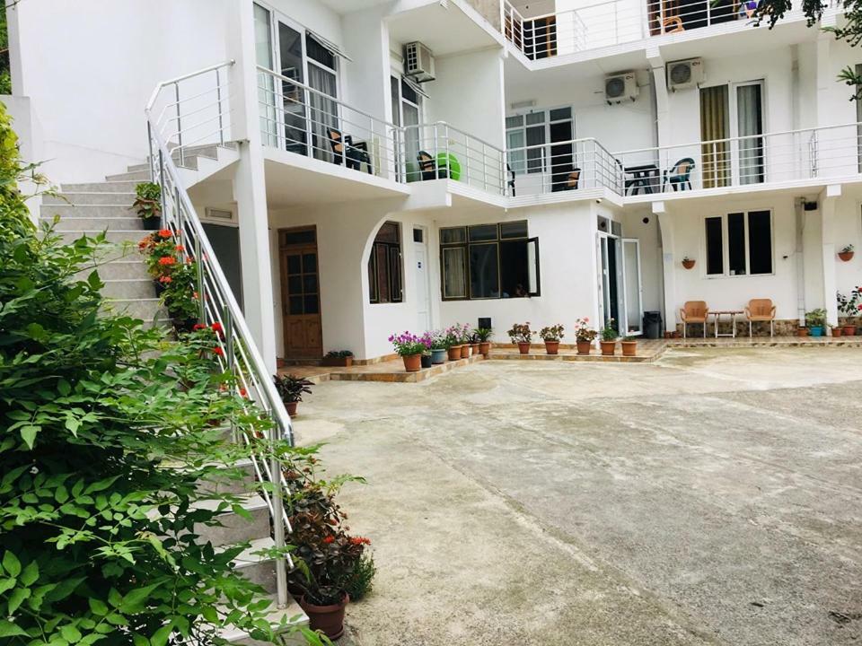فندق Rezo'S House كفارياتي المظهر الخارجي الصورة