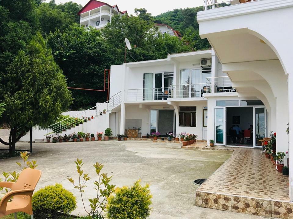 فندق Rezo'S House كفارياتي المظهر الخارجي الصورة